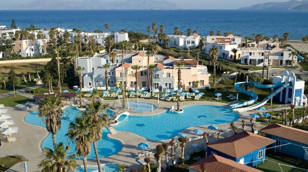 Atlantica Marmari Beach piscina principal y jardines