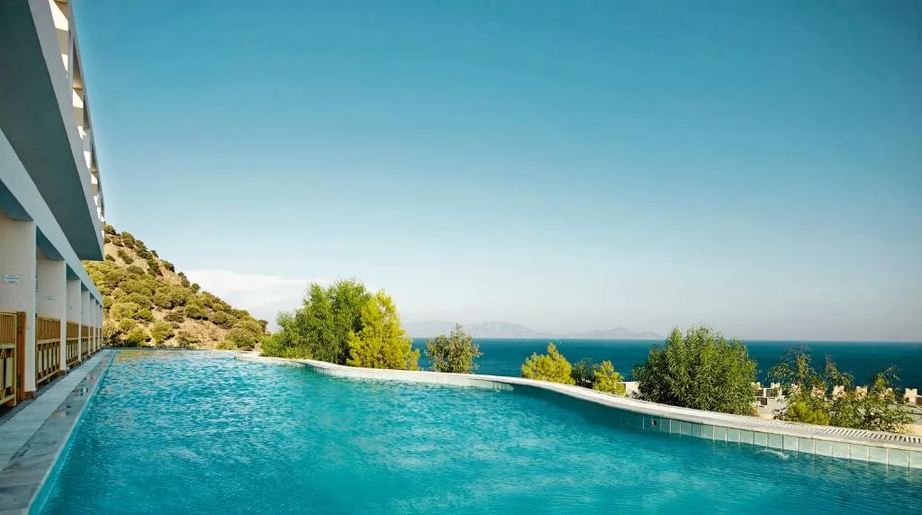 Piscina principal do Canvas by Mitsis Family Village, Kardamena