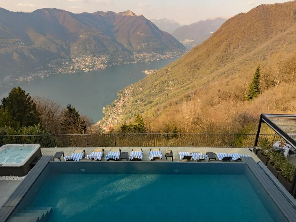 Hotel Paradiso Como - Hotel de 3 estrellas en Brunate, top of the funicular above Como city, Lake Como - photo 1
