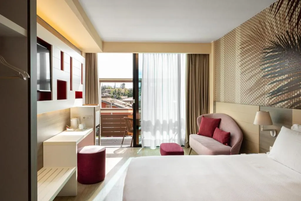 facade and entrance of Enjoy Garda Hotel, Peschiera del Garda