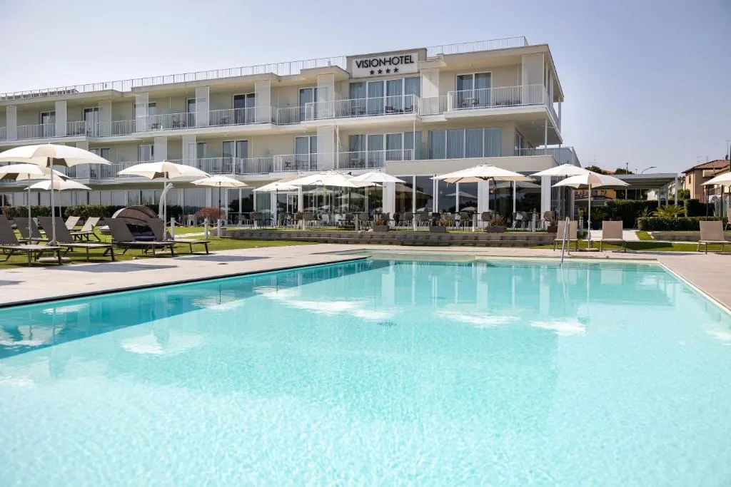facade and entrance of Vision Hotel, Peschiera del Garda