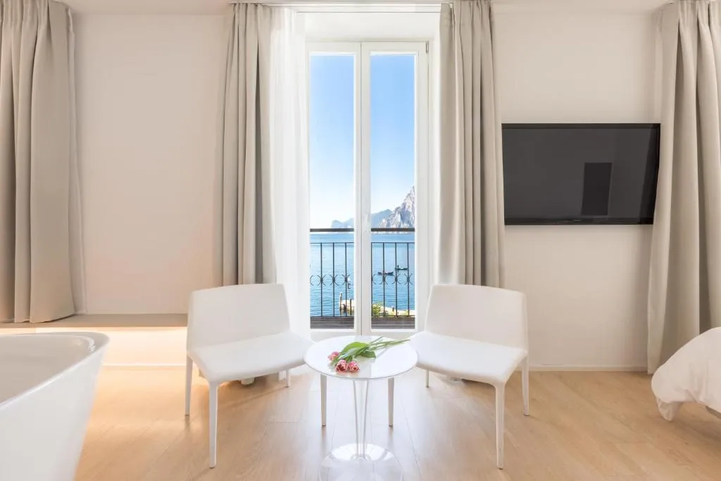 Hotel Lago Di Garda - 4-star hotel in Nago-Torbole, Lake Garda - photo 1