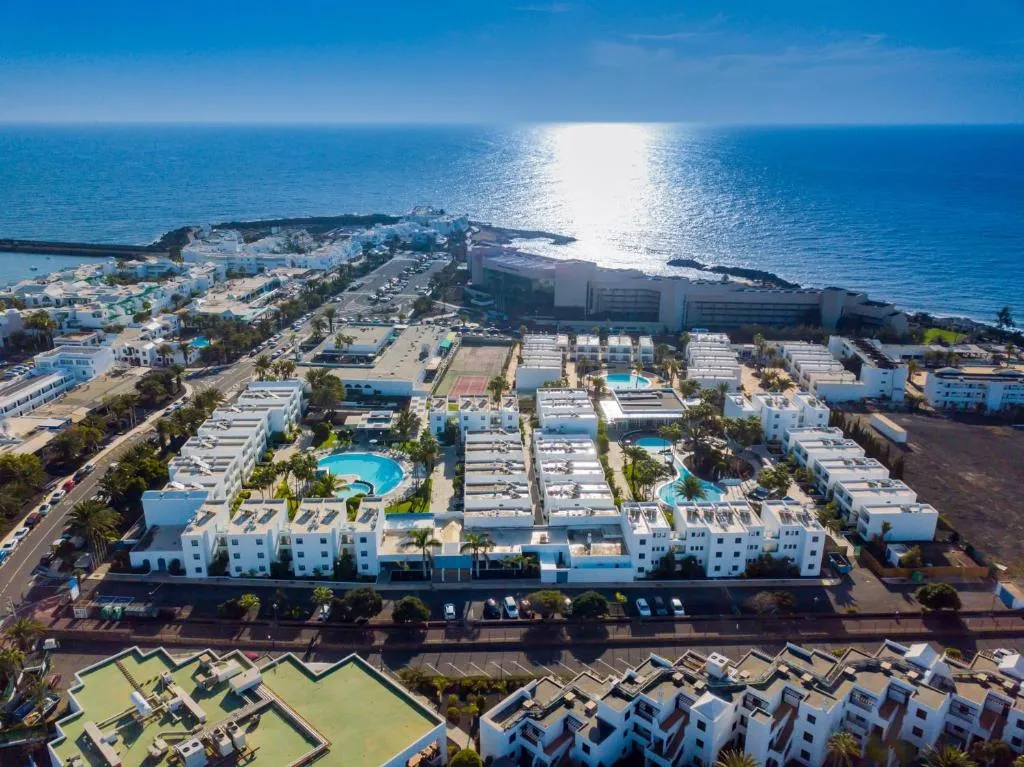 Oasis Lanz Beach Mate - 4-star hotel in Costa Teguise, Lanzarote - photo 1
