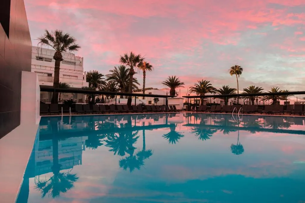 Aequora Lanzarote Suites - 4-star hotel in Puerto del Carmen, Lanzarote - photo 1