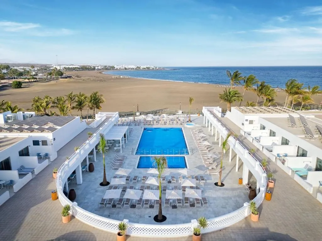 Hotel Las Costas - 4-star hotel in Puerto del Carmen, Lanzarote - photo 1