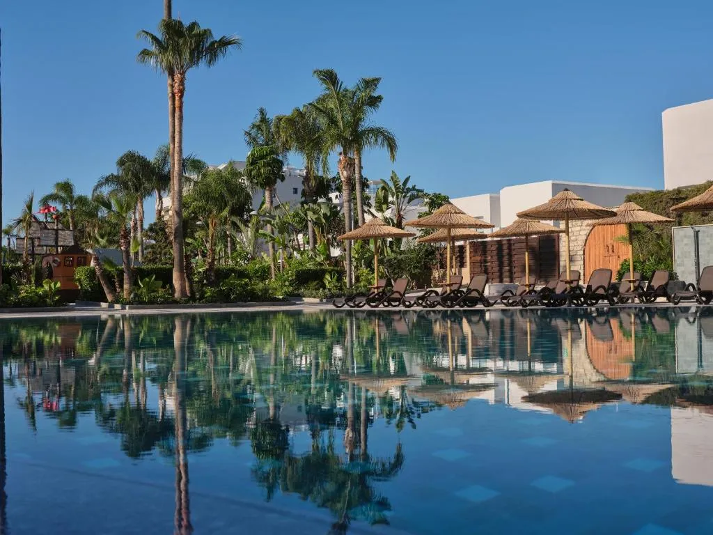 Atlantica Oasis Hotel - 4-star hotel in Germasogeia, near beach, Limassol - photo 1