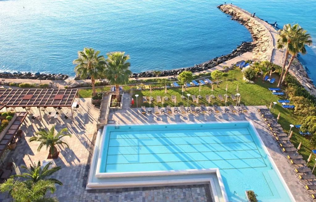 Crowne Plaza Limassol - Hotel de 4 estrellas en Agios Athanasios, Limassol - photo 1