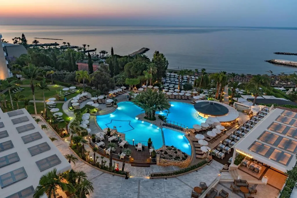 Mediterranean Beach Hotel - Hotel de 4 estrellas en Agios Tychonas, Limassol - photo 1