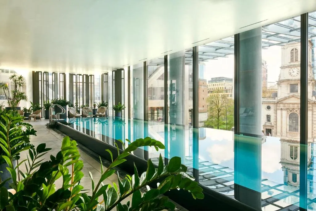 Piscina cubierta del Pan Pacific London, Londres
