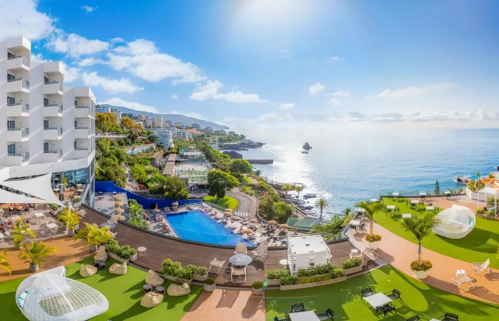 Hotel Baia Azul - Hotel de 4 estrelas em São Martinho, Funchal, Madeira - photo 1