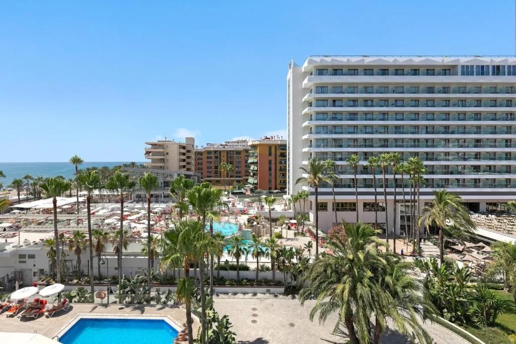 Exterior y piscina del complejo SOL Torremolinos Don Pablo