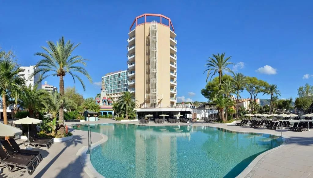 Extérieur et piscine du SOL Katmandú Park & Resort, Magaluf