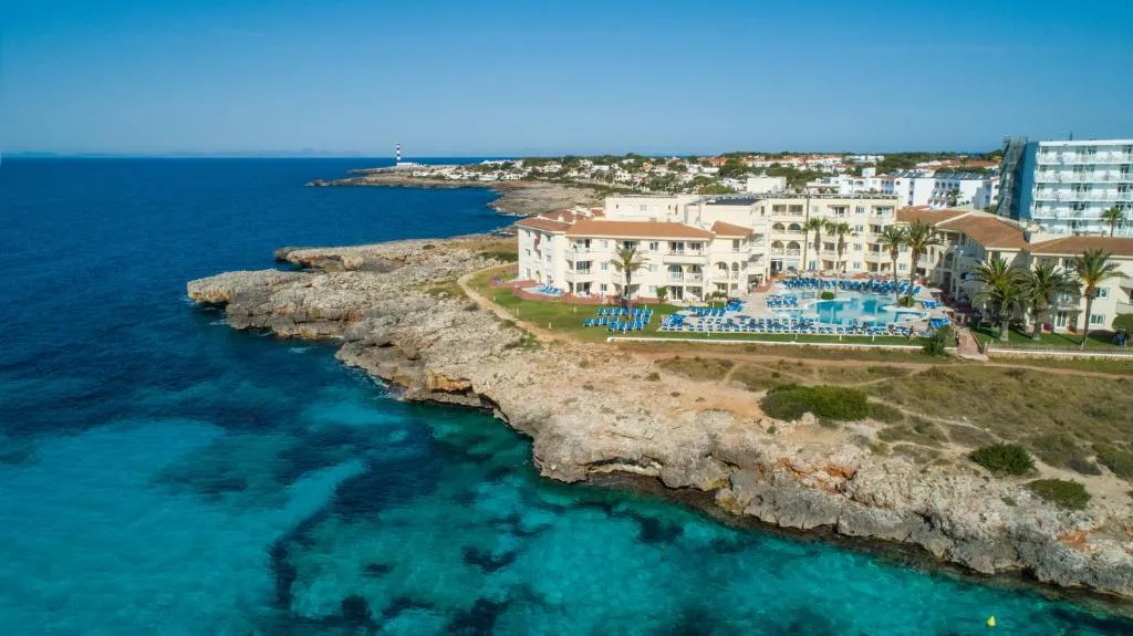 Grupotel Tamariscos - 3-star hotel in Cala'n Bosch beach, Menorca - photo 1