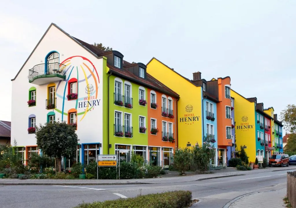 Hotel Henry facade in Erding with modern architecture