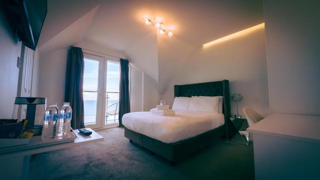 The Feather's Hotel Newquay - 4-star hotel in Narrowcliff, Newquay - photo 1