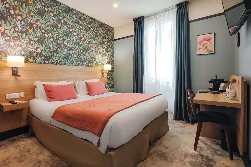 Façade de l'Hôtel de France AMMI sur la Rue de France, Nice