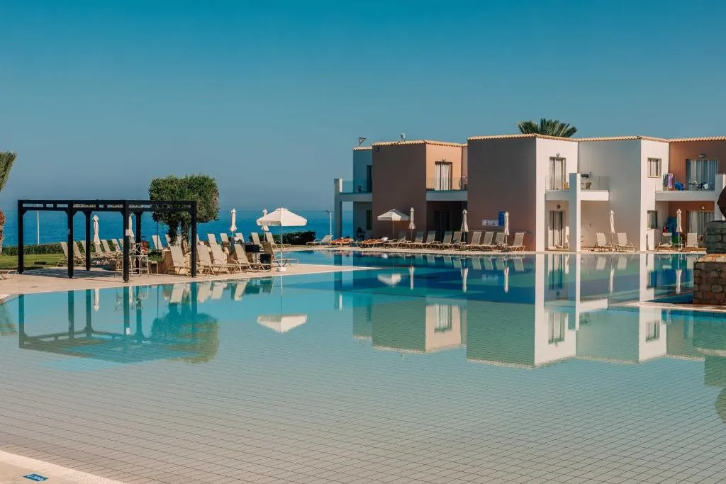 Piscine principale de l'Atlantica Akteon