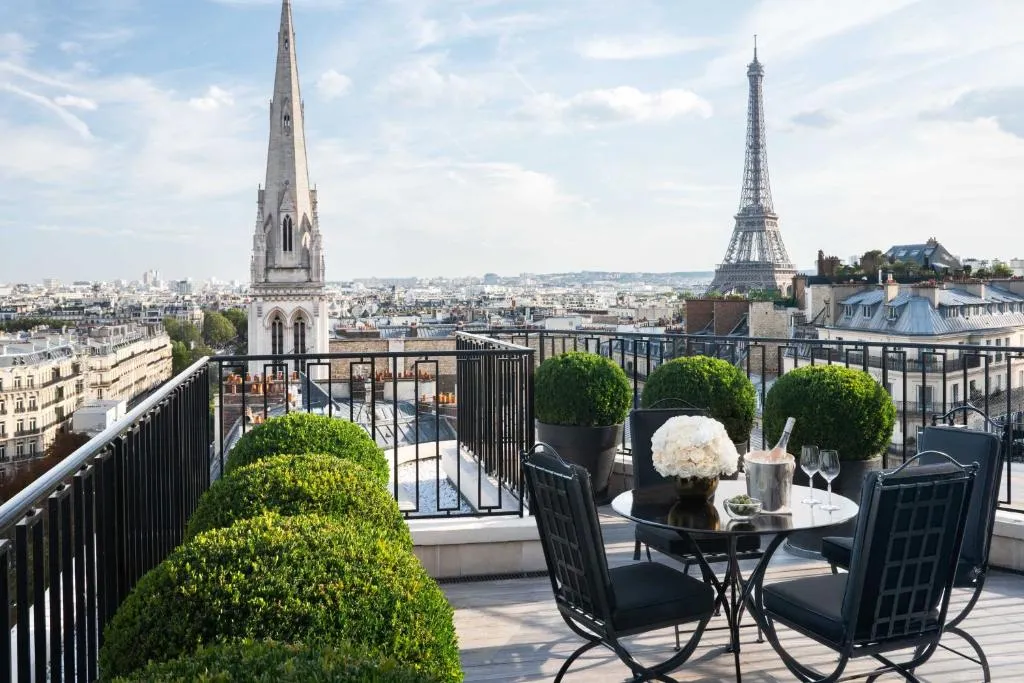 Four Seasons Hotel George V Paris - Hotel de 5 estrellas en Champs-Élysées / 8th, Paris - photo 1