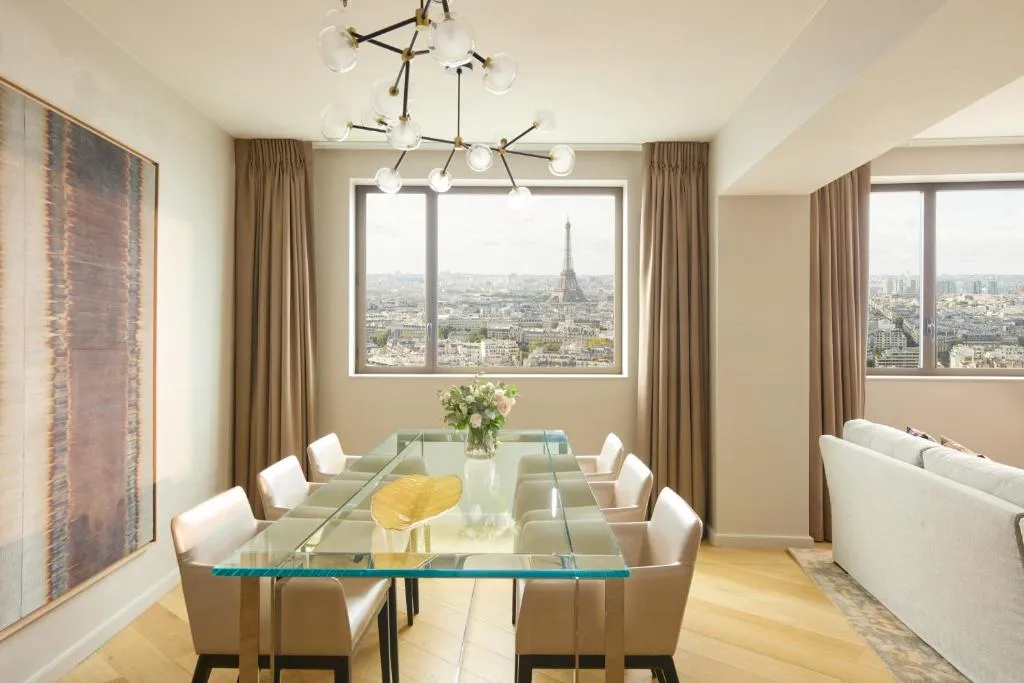 Torre del Hyatt Regency Paris Étoile junto a Porte Maillot