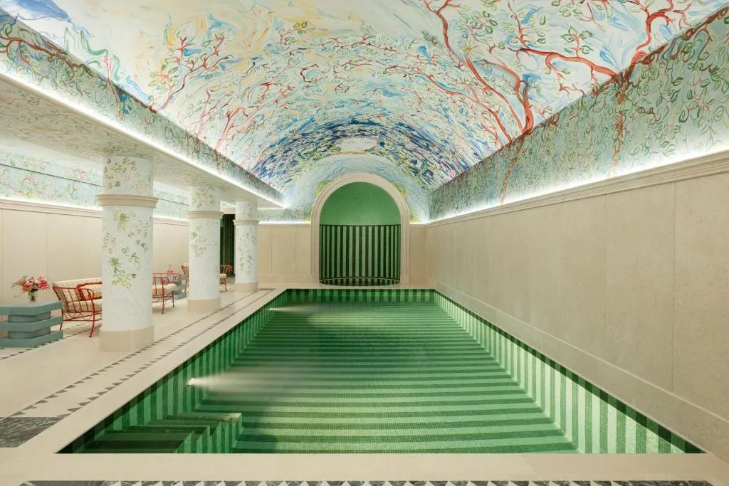 Fachada del hotel Le Grand Mazarin en Le Marais, 4e, Paris