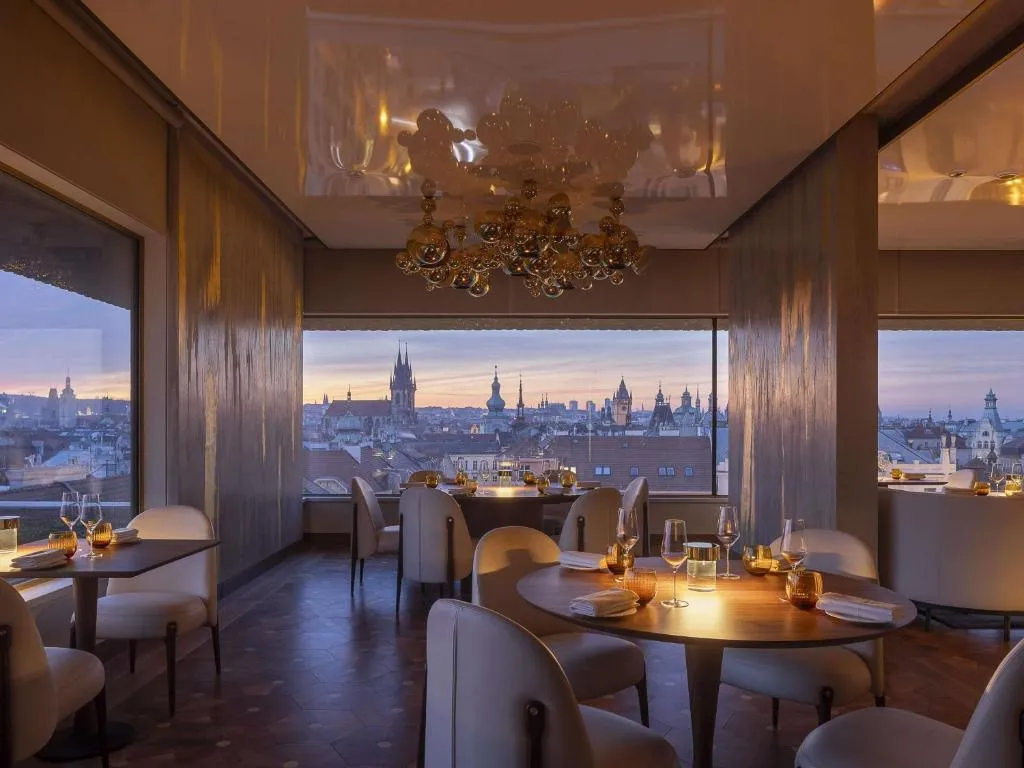 Hotel Fairmont Golden Prague en la calle Pařížská