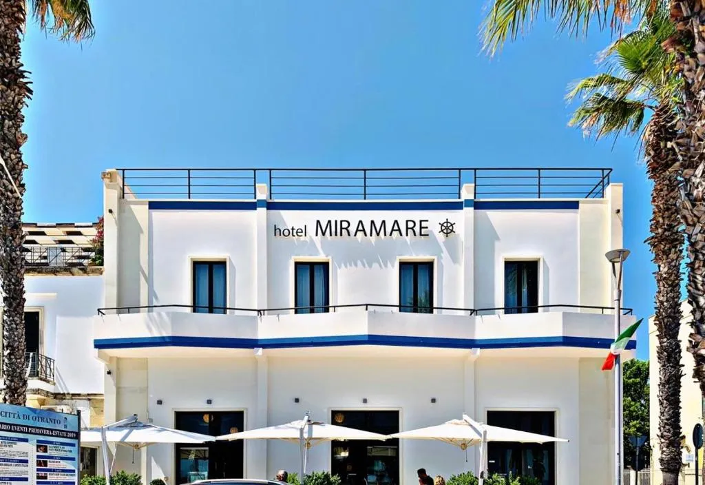Hotel Miramare en el paseo marítimo de Otranto