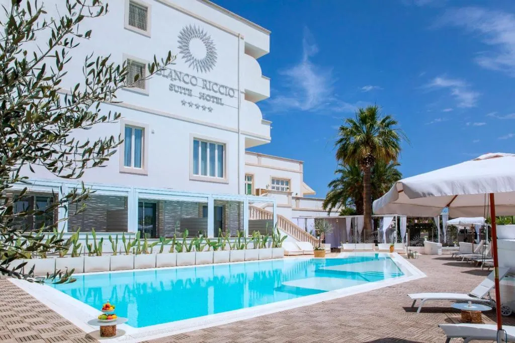 Bianco Riccio Suite Hotel - Hotel de 5 estrelas em Savelletri di Fasano, Puglia - photo 1