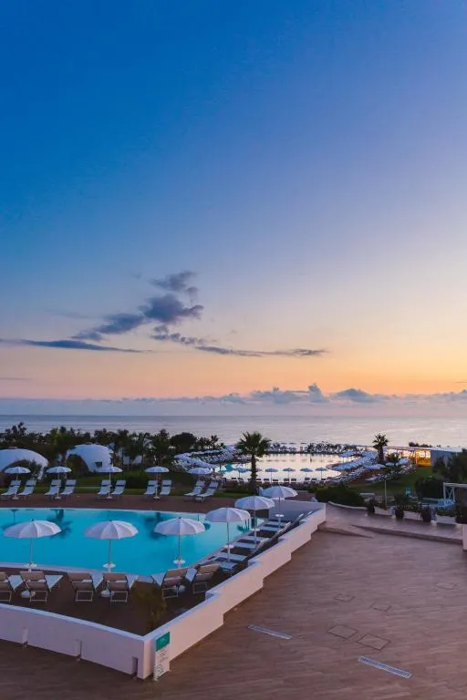 Piscine extérieure au Torre Cintola Greenblu Sea Emotions à Monopoli