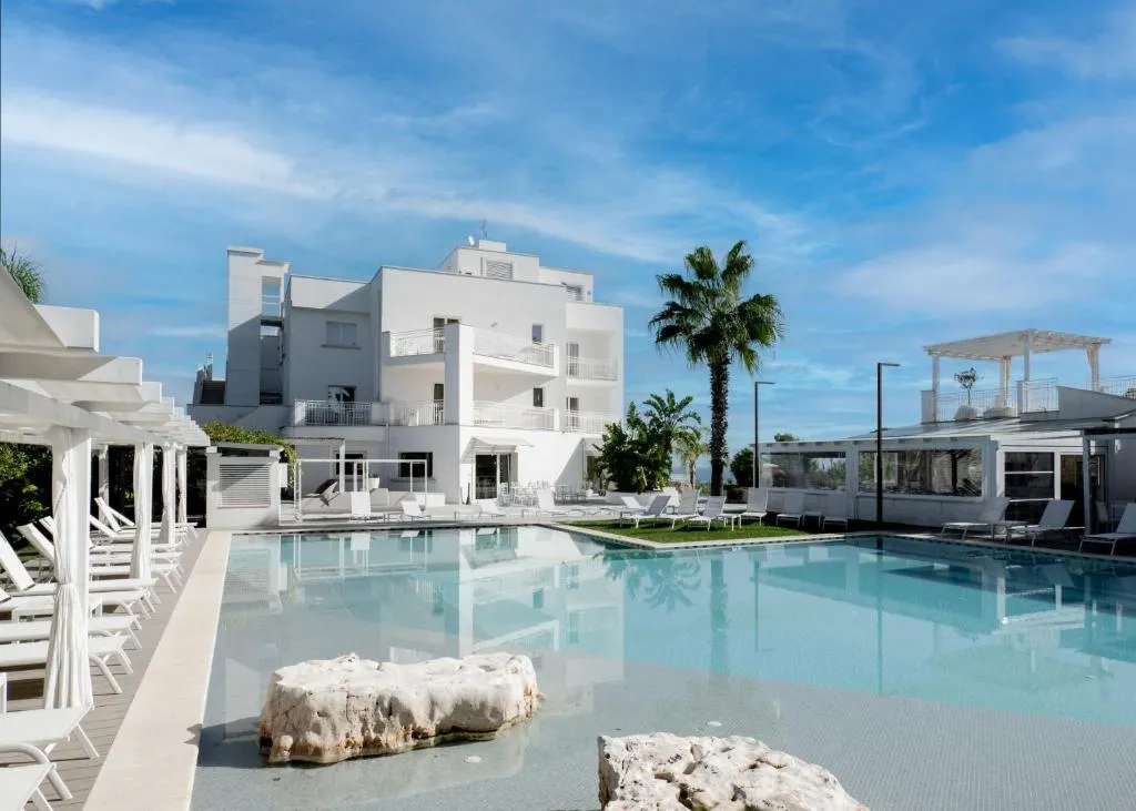 San Lorenzo Boutique Hotel & SPA — sala de bem-estar com sauna finlandesa e espreguiçadeiras em Polignano a Mare, Puglia