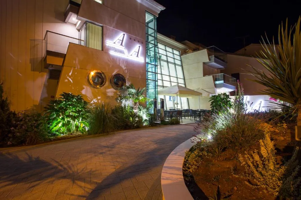 Adrion Aparthotel - Hotel de 4 estrellas en Puntizela, Pula - photo 1