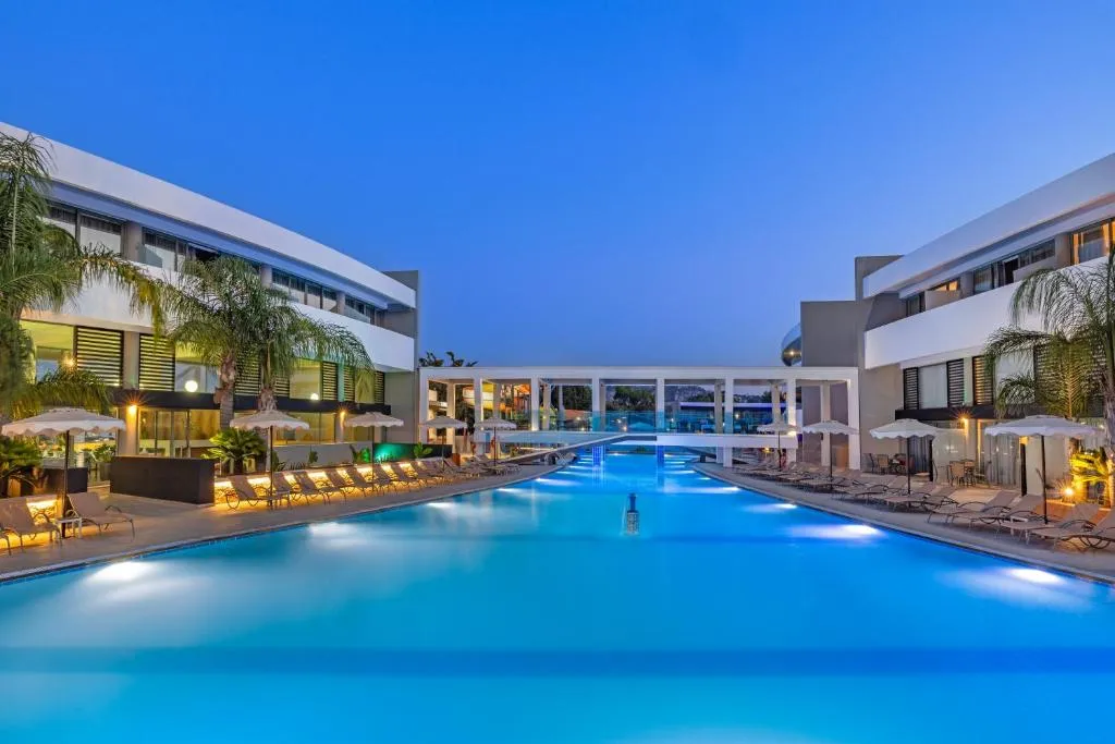 Piscina com escorrega do Virginia Family Resort, Kallithea Rodes