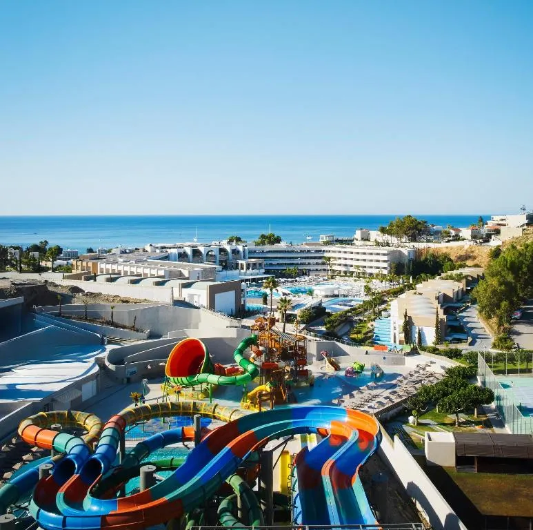 Parque aquático e piscina principal do Princess Andriana Resort, Kiotari