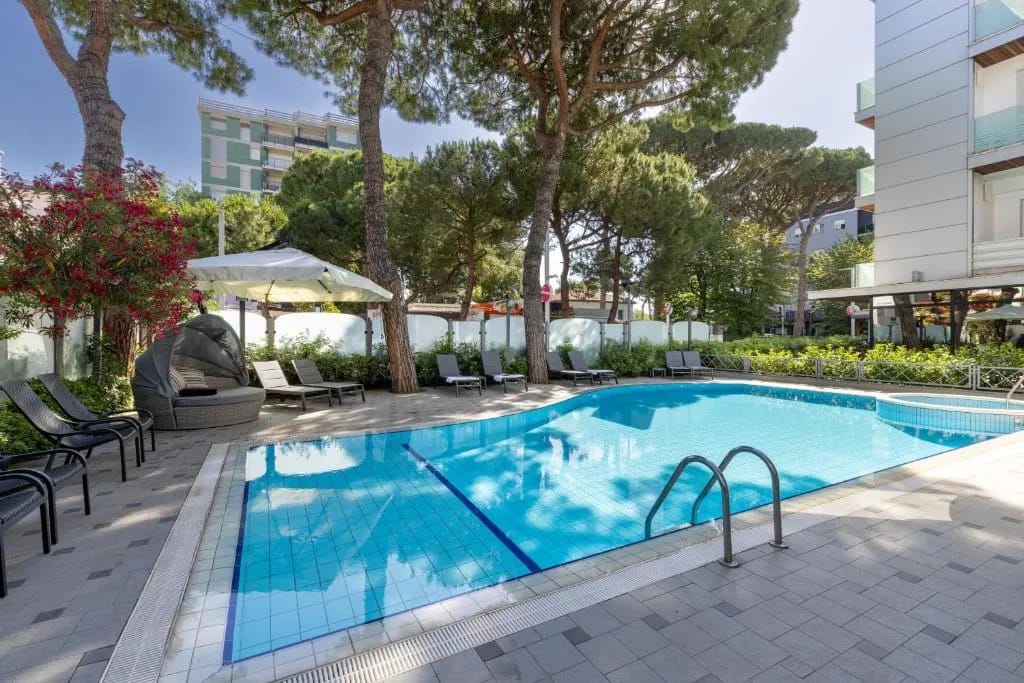 Exterior del Hotel Adriatica en el sur de Riccione