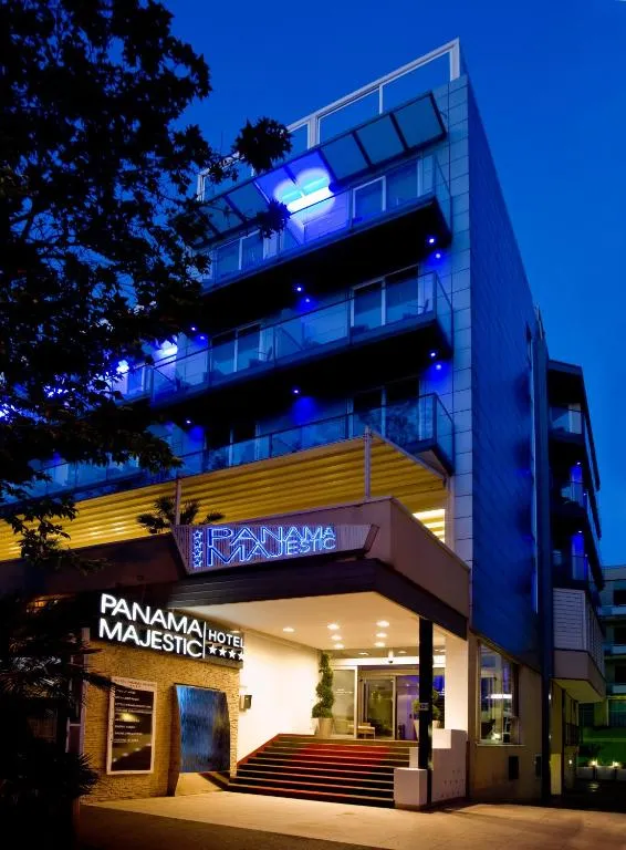 Façade et entrée de l'Hôtel Panama Majestic Rimini