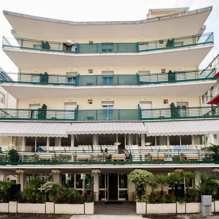 Façade de l'Hotel Plaza à Rivazzurra, Rimini
