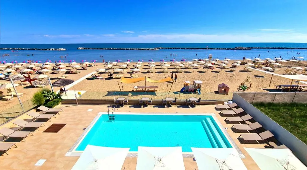 You & Me Beach Hotel - Hotel de 3 estrelas em Rimini, Rimini - photo 1