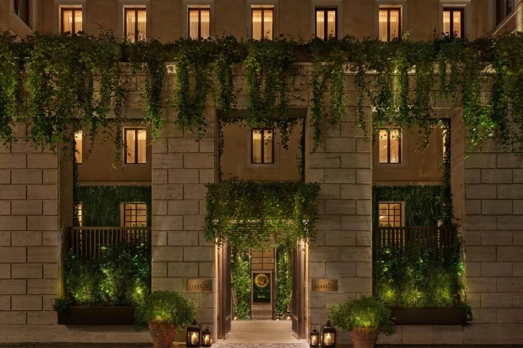 Fachada del hotel The Rome EDITION en el barrio de Trevi