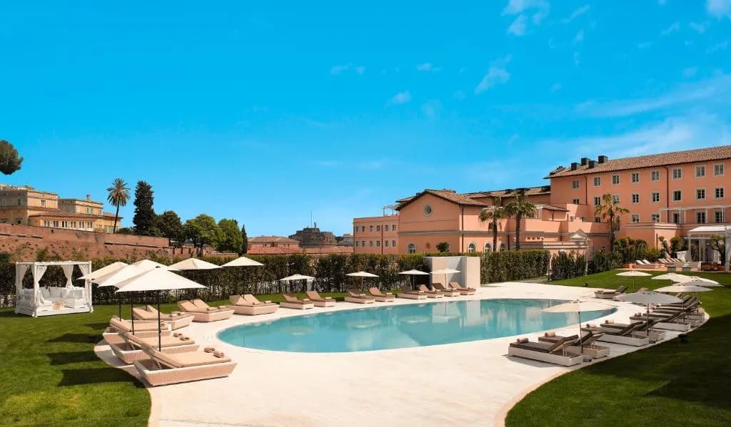 Piscine et jardin de la Villa Agrippina Gran Meliá à Rome