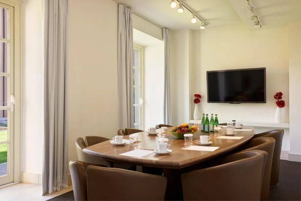 Jardin et piscine de la Villa Agrippina Gran Meliá à Rome