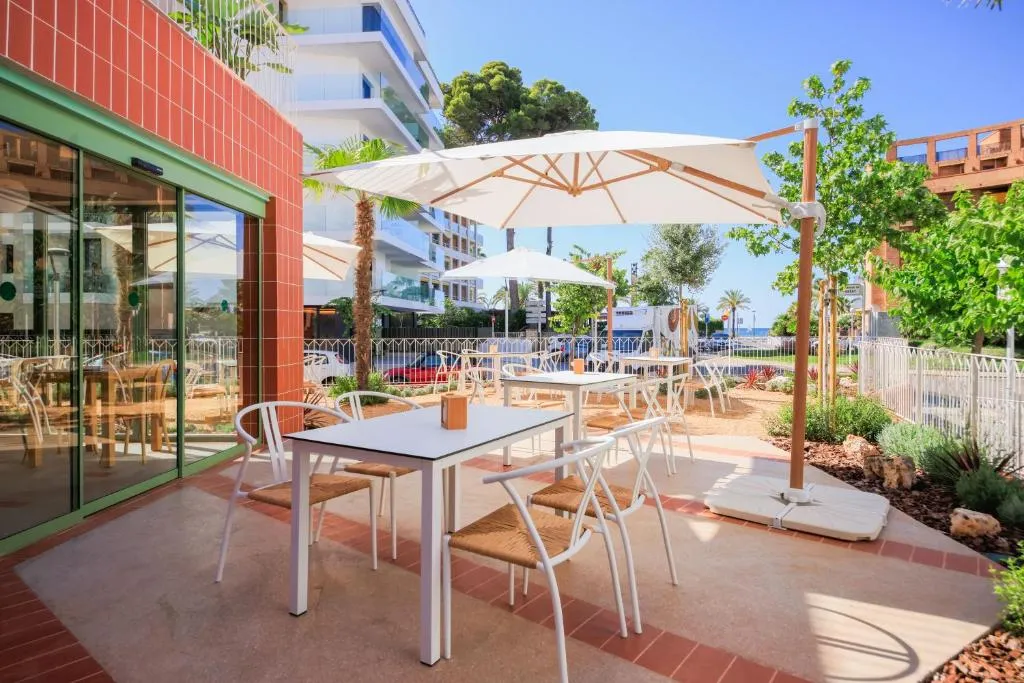 Terra Aurea Aparthotel - 3-star hotel in Ponent Beach, Salou - photo 1