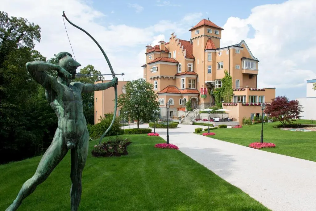 Hotel Schloss Mönchstein - Hotel de 5 estrellas en Salzburg, Salzburg - photo 1