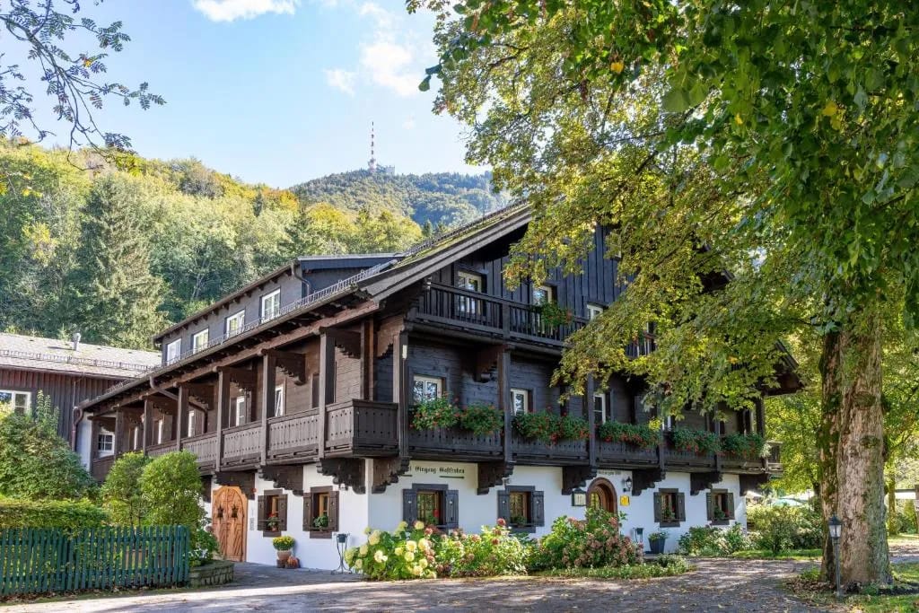 Romantik Hotel Die Gersberg Alm mit Panoramablick auf Salzburg und Outdoor Pool ab Mai facade in Gersberg, Salzburg