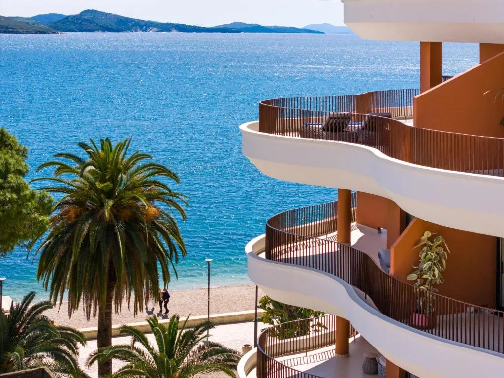 Hotel Vale - 4-star hotel in North bay (beachfront), Sarande - photo 1