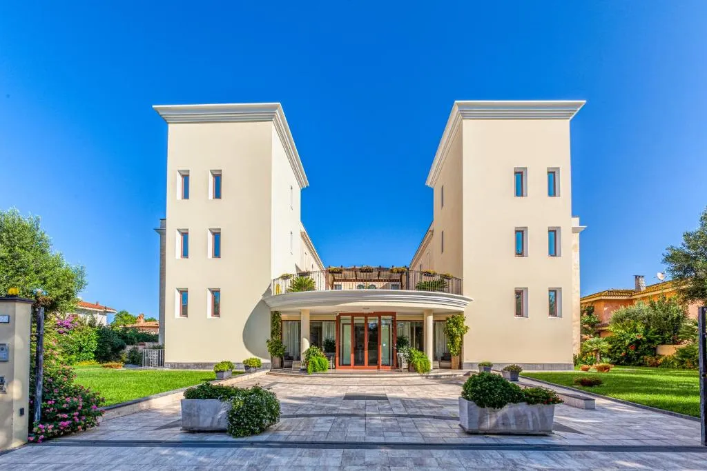 Hotel Le Torri - 4-star hotel in Arborea, Sardinia - photo 1