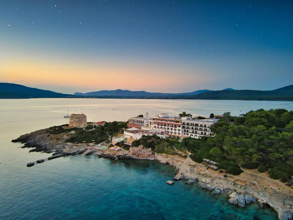 El Faro Hotel & Spa - Hotel de 4 estrellas en Porto Conte, Sardinia - photo 1
