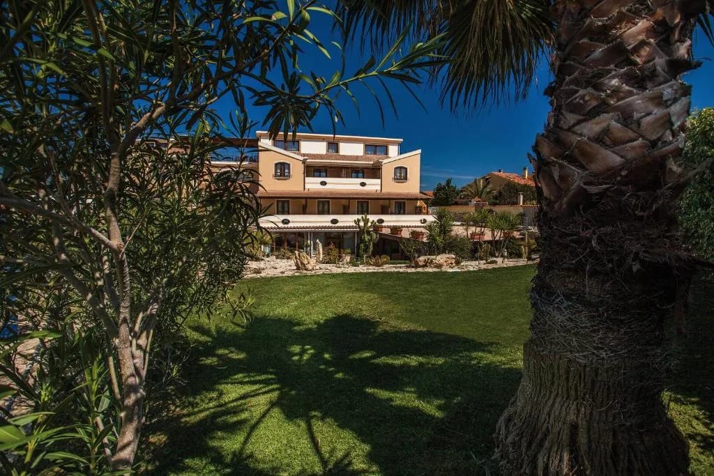 Exterior e jardim do Hotel Raffael PHG em Putzu Idu, Sardenha