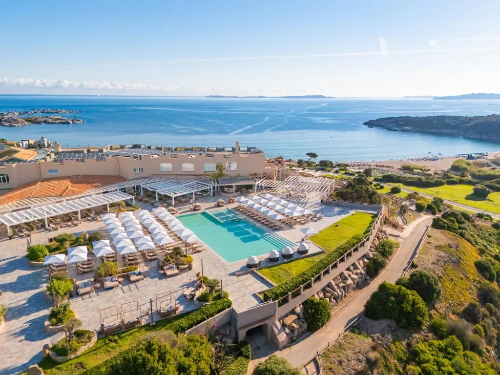 Vista aérea del Mangia's Sardinia Resort en Santa Teresa Gallura