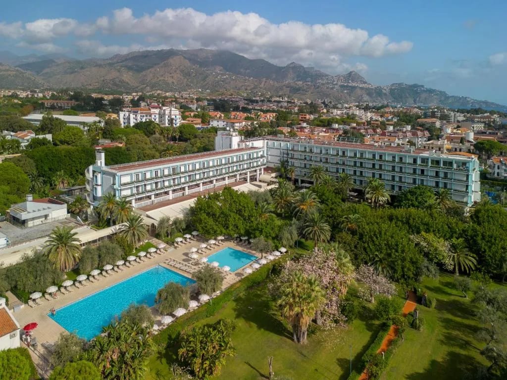 Resort UNA Hotels Naxos Beach y frente de playa, Sicilia