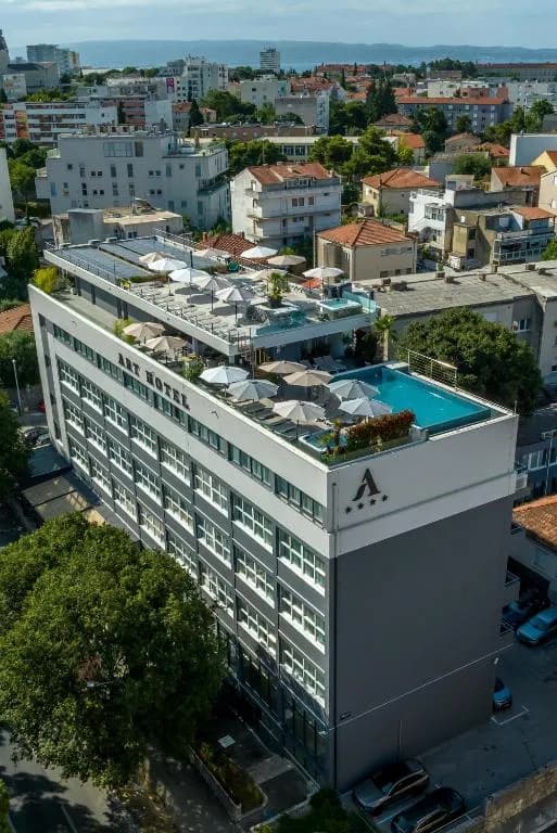 Fachada y entrada del Art Hotel Split en Ulica Slobode