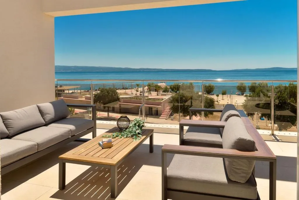 Hotel Olivier beachfront facade in Split Znjan